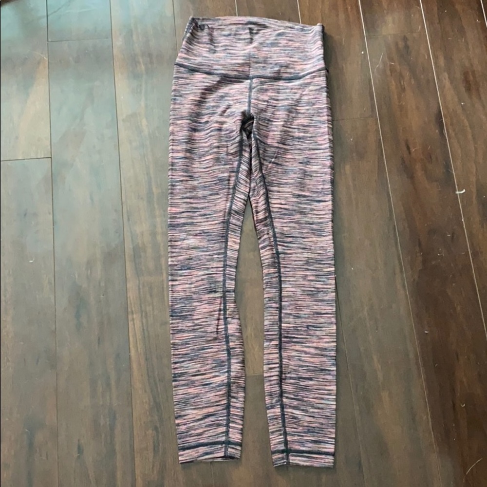 Lululemon WU size 4 nulux